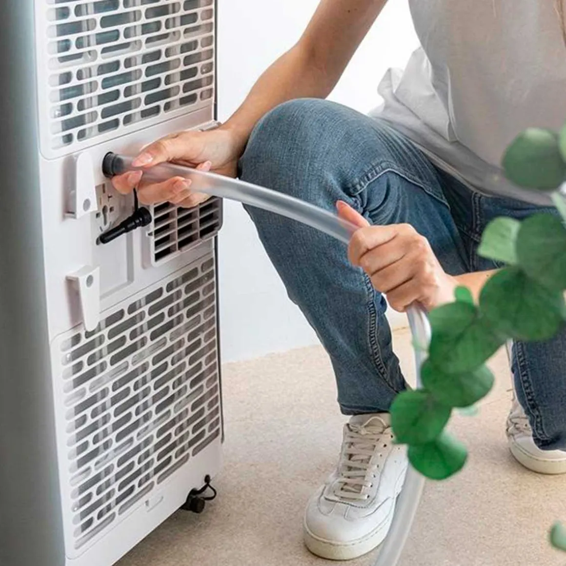 Aire acondicionado portátil Cecotec ForceClima 9500 Soundless Heating Connected con mando + wifi 1010W 9000btu A blanco/inox