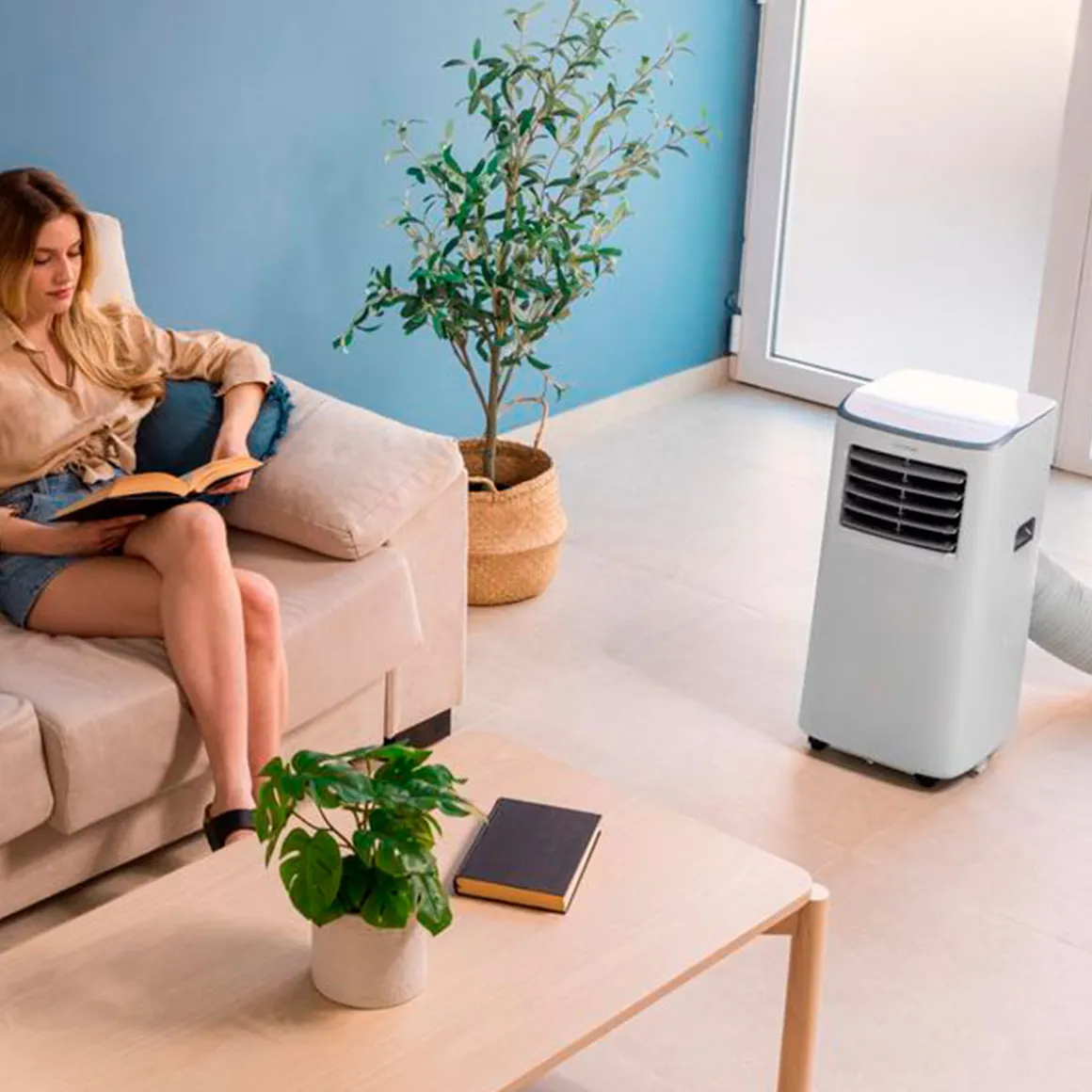 Aire acondicionado portátil Cecotec ForceClima 7400 Soundless Touch 7000BTU 4 modos 2 velocidades con ruedas A blanco