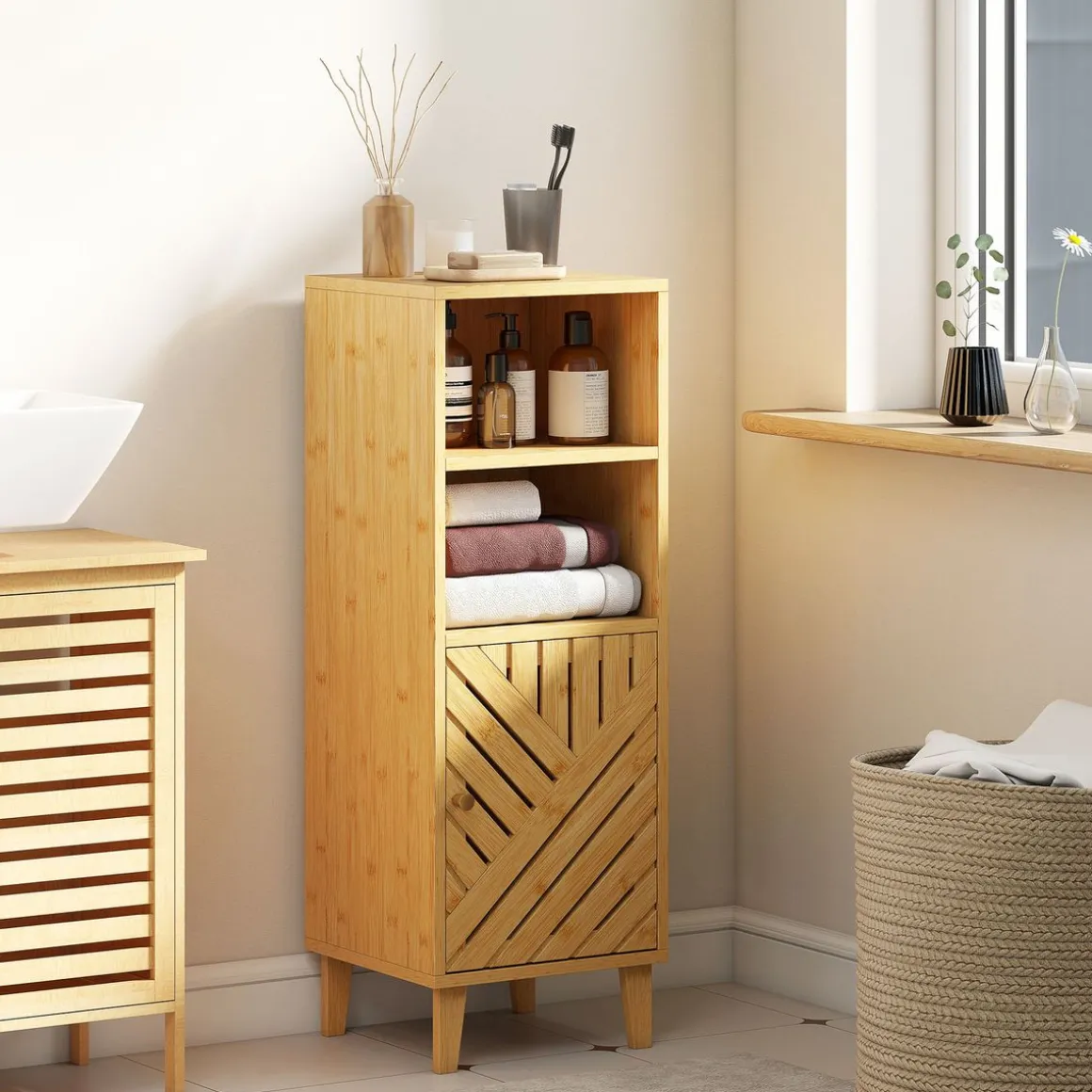 Armario de baño Índico Homcom con puerta y estante natural 90x32x30 cm