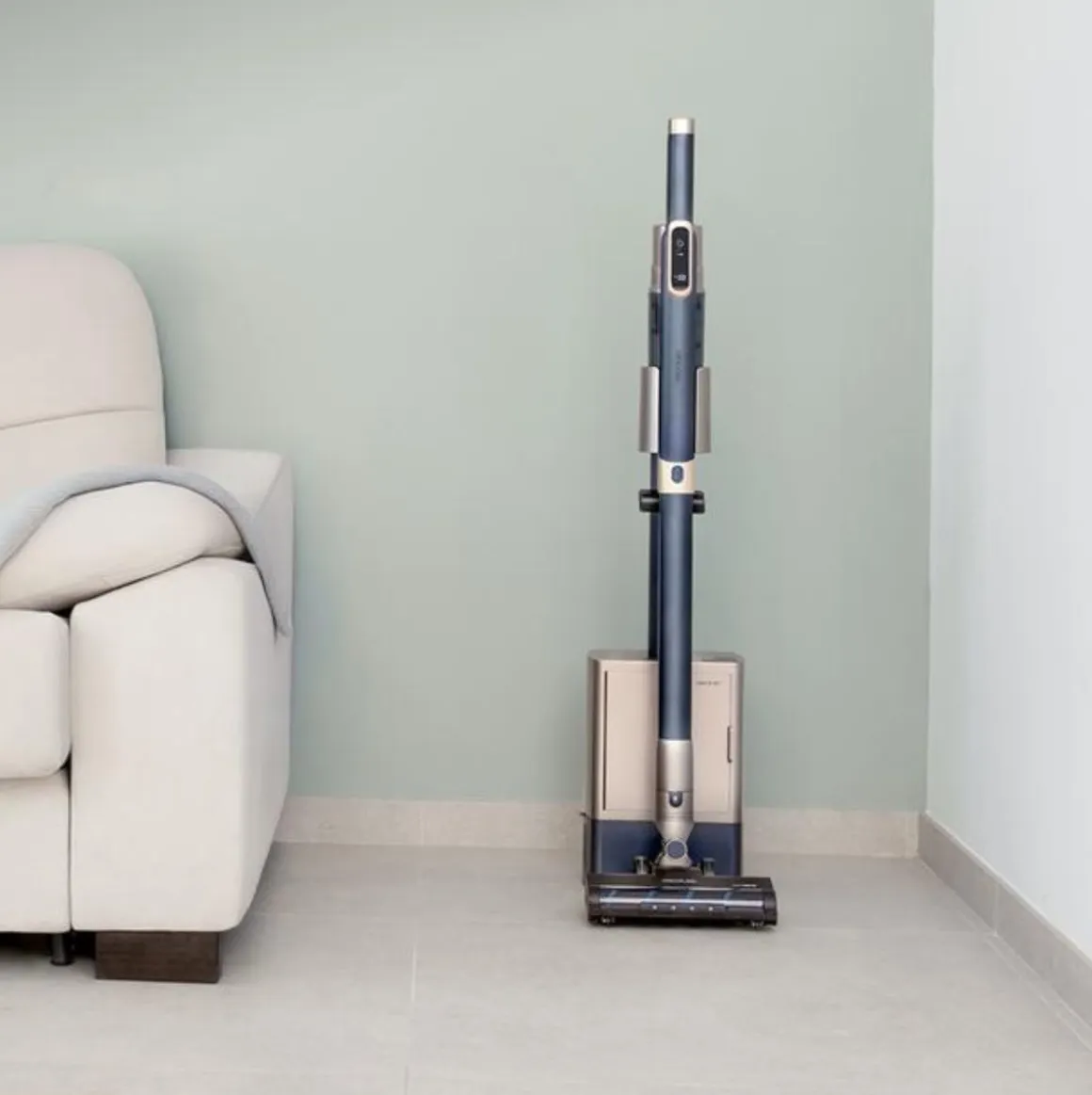 Aspirador escoba Cecotec Scoba 2100 Station 210W inalámbrica + base autovaciado gris