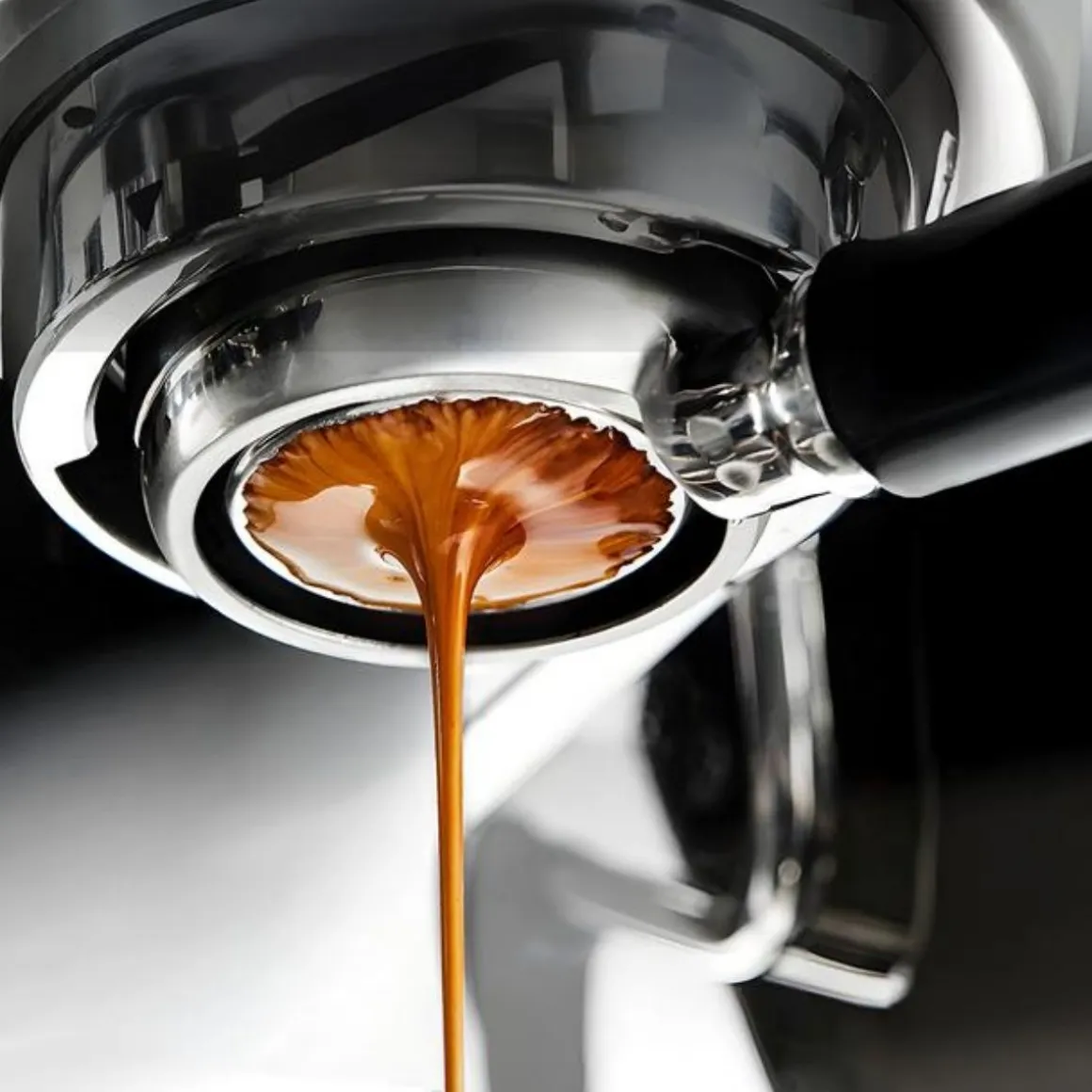 Cafetera Cecotec Baristeo Brava 2 tazas 4 vaporizadores 15 bares