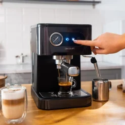 Cafetera espresso Cecotec Power Espresso 20 Pro Latte vaporizador orientable 1,5L negro