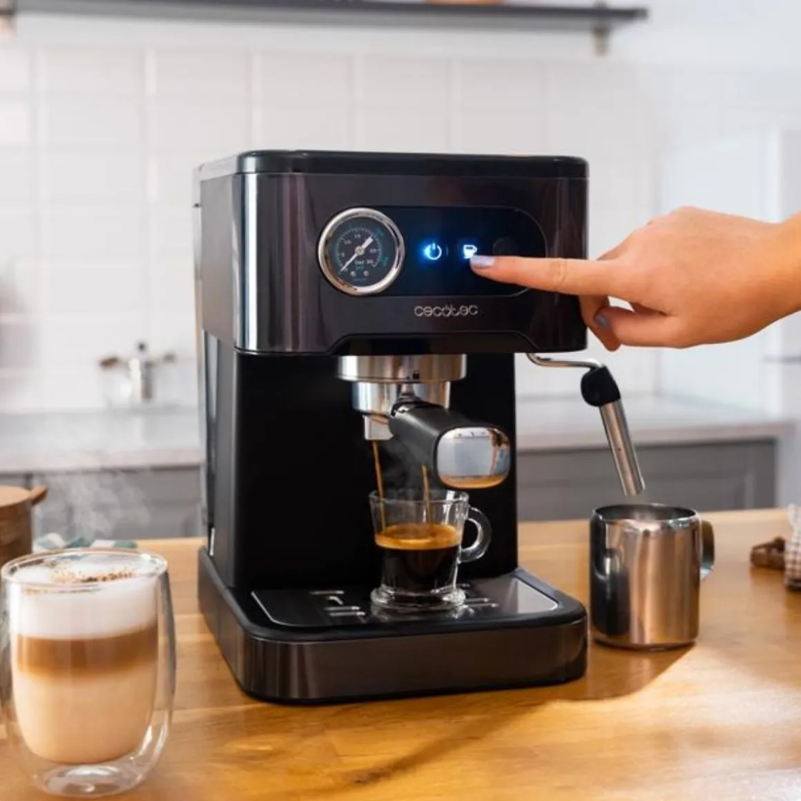 Cafetera espresso Cecotec Power Espresso 20 Pro Latte vaporizador orientable 1,5L negro