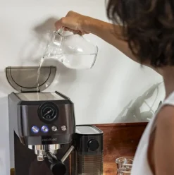 Cafetera espresso Cecotec Power Espresso 20 Steel Pro Latte con tanque de leche inox