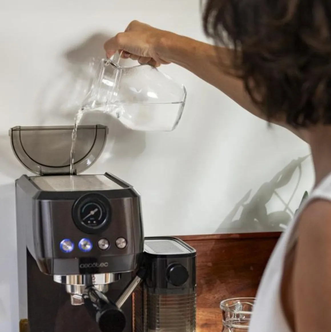 Cafetera espresso Cecotec Power Espresso 20 Steel Pro Latte con tanque de leche inox