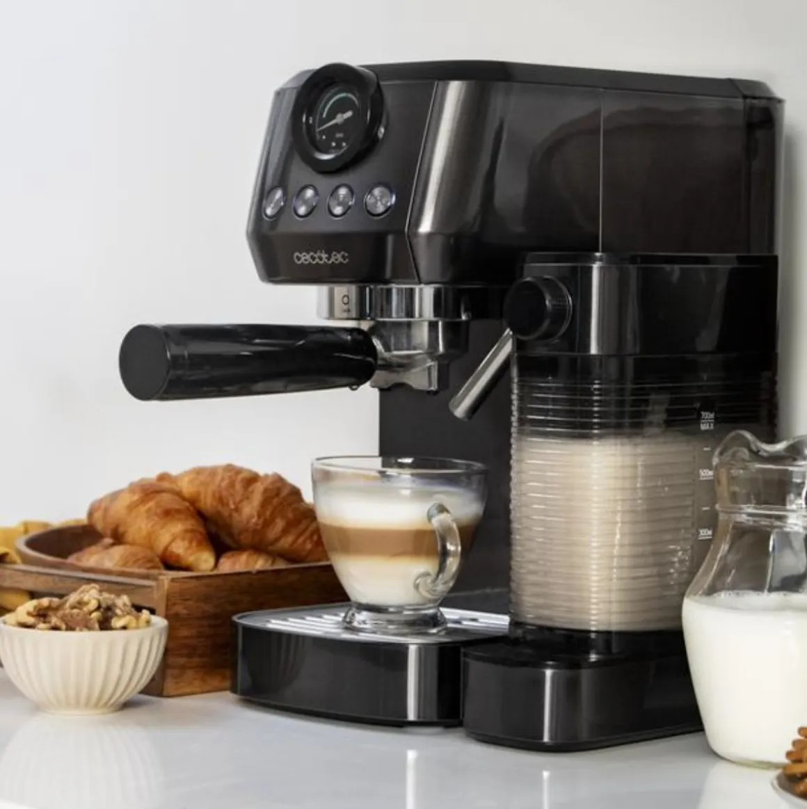 Cafetera espresso Cecotec Power Espresso 20 Steel Pro Latte con tanque de leche inox