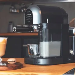 Cafetera semiautomática Cumbia Power Instant-CCINO 20 negra