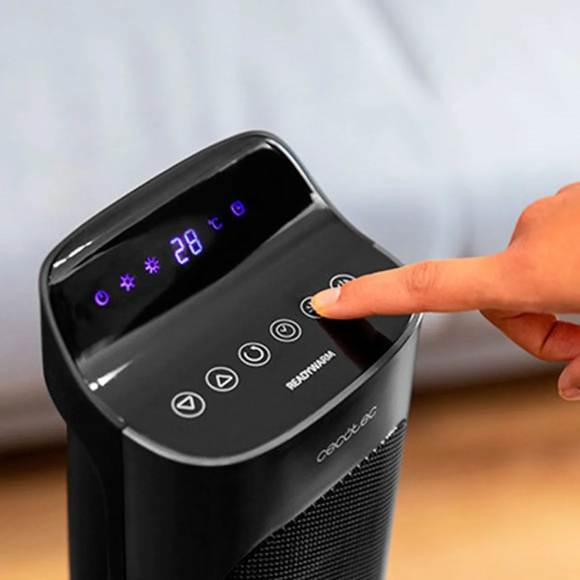 Calefactor cerámico Ready Warm 6800 Ceramic Sky Smart Cecotec 2000W oscilante con mando negro