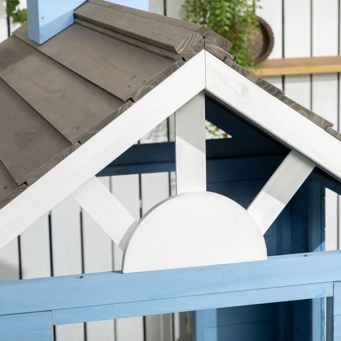 Casita infantil Almería Outsunny ventanas + chimenea + vallas azul 142x51x112 cm