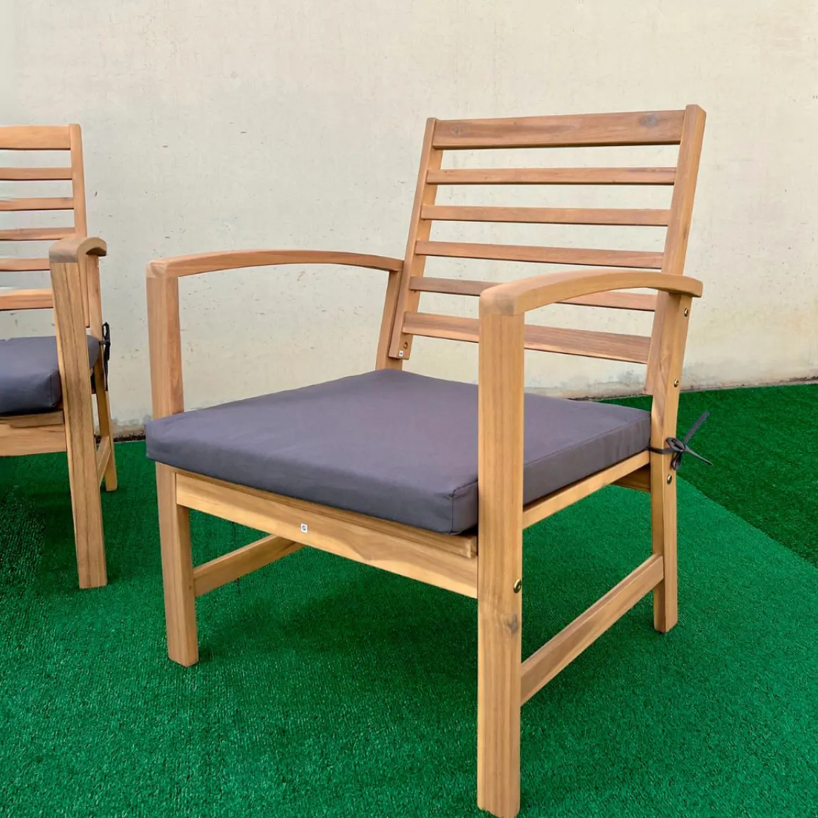 Conjunto de jardín Acacia sofá + 2 sillas + mesa natural/gris