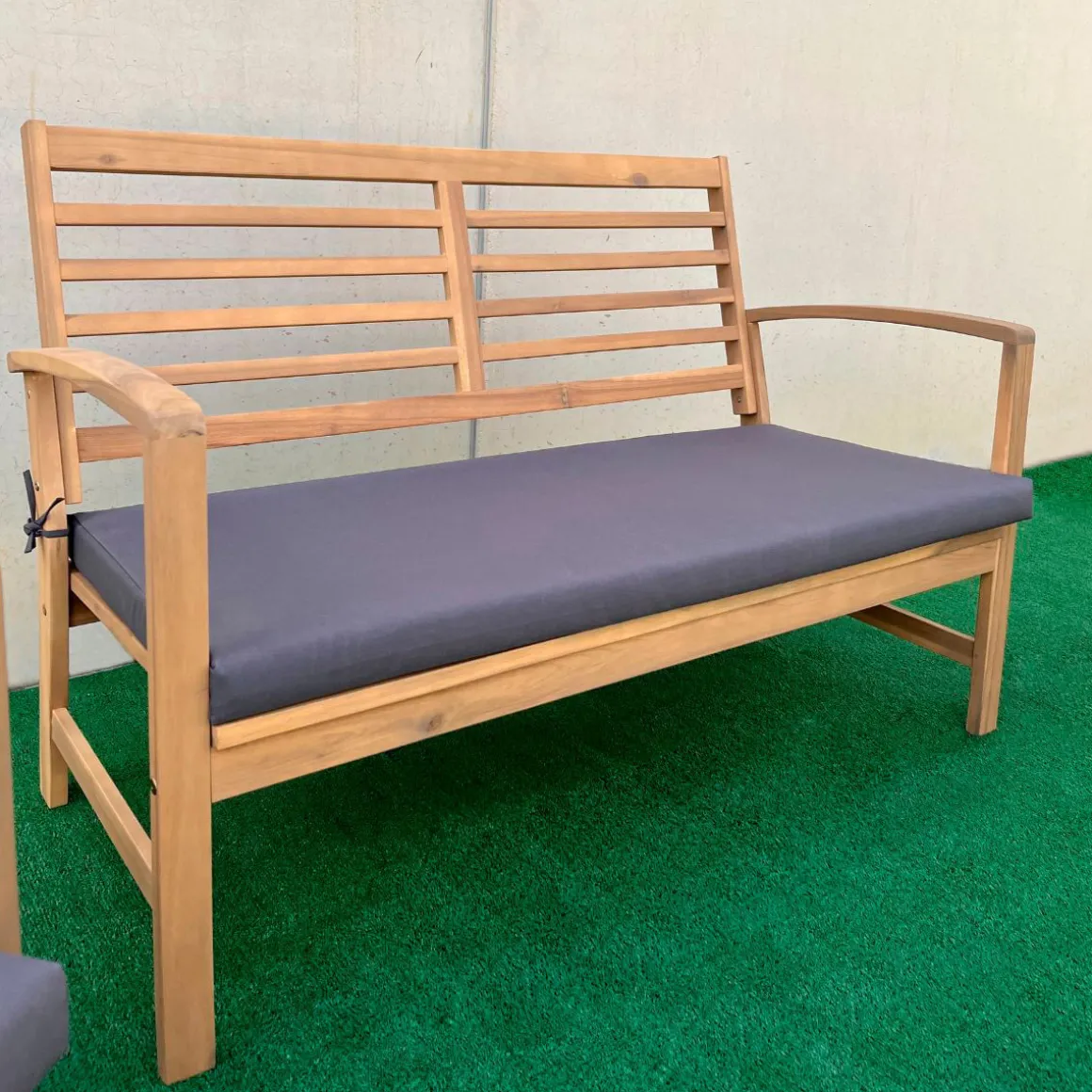Conjunto de jardín Acacia sofá + 2 sillas + mesa natural/gris