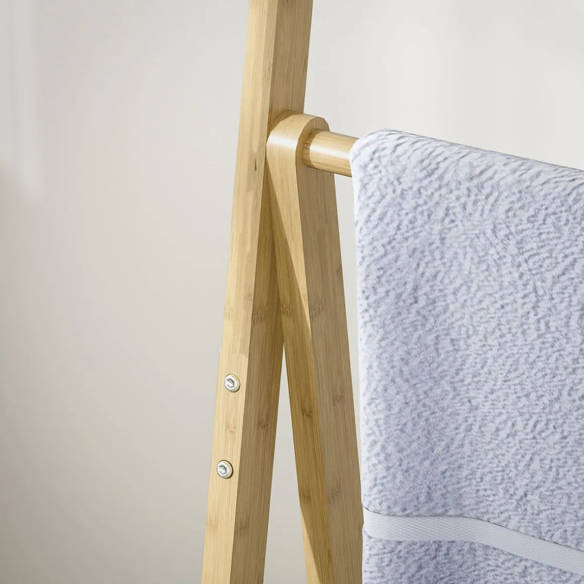 Estantería auxiliar Lazo Homcom con 3 estantes + barras natural 53x53,5x30 cm