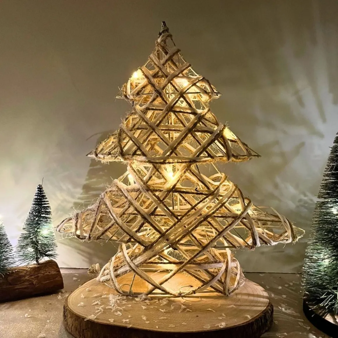 Figura decorativa árbol de Navidad con luces LED 30 cm