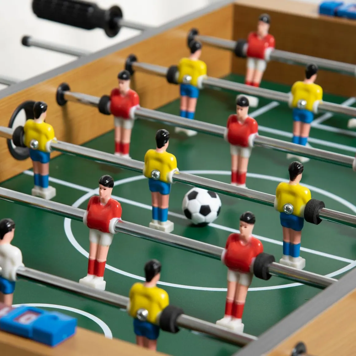 Futbolín de mesa Homcom 6 varillas + 2 marcadores + 18 jugadores +6A natural 22x69x36,5 cm