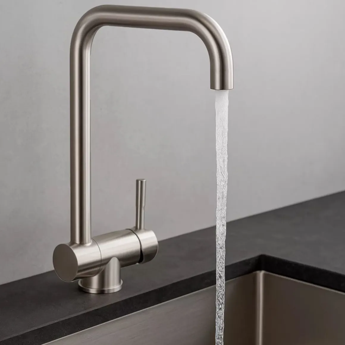 Grifo Infiniton Eneko ASS347 caño alto abatible acero inoxidable satinado 34,6 cm