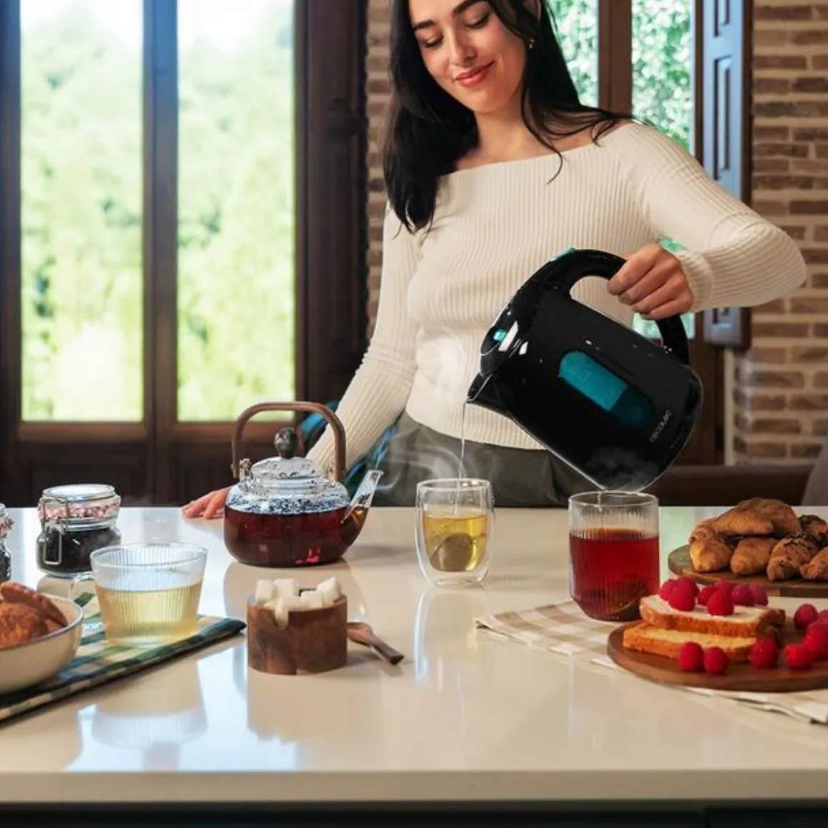 Hervidor de agua Cecotec Thermosense 180 2200W 1,7L negro