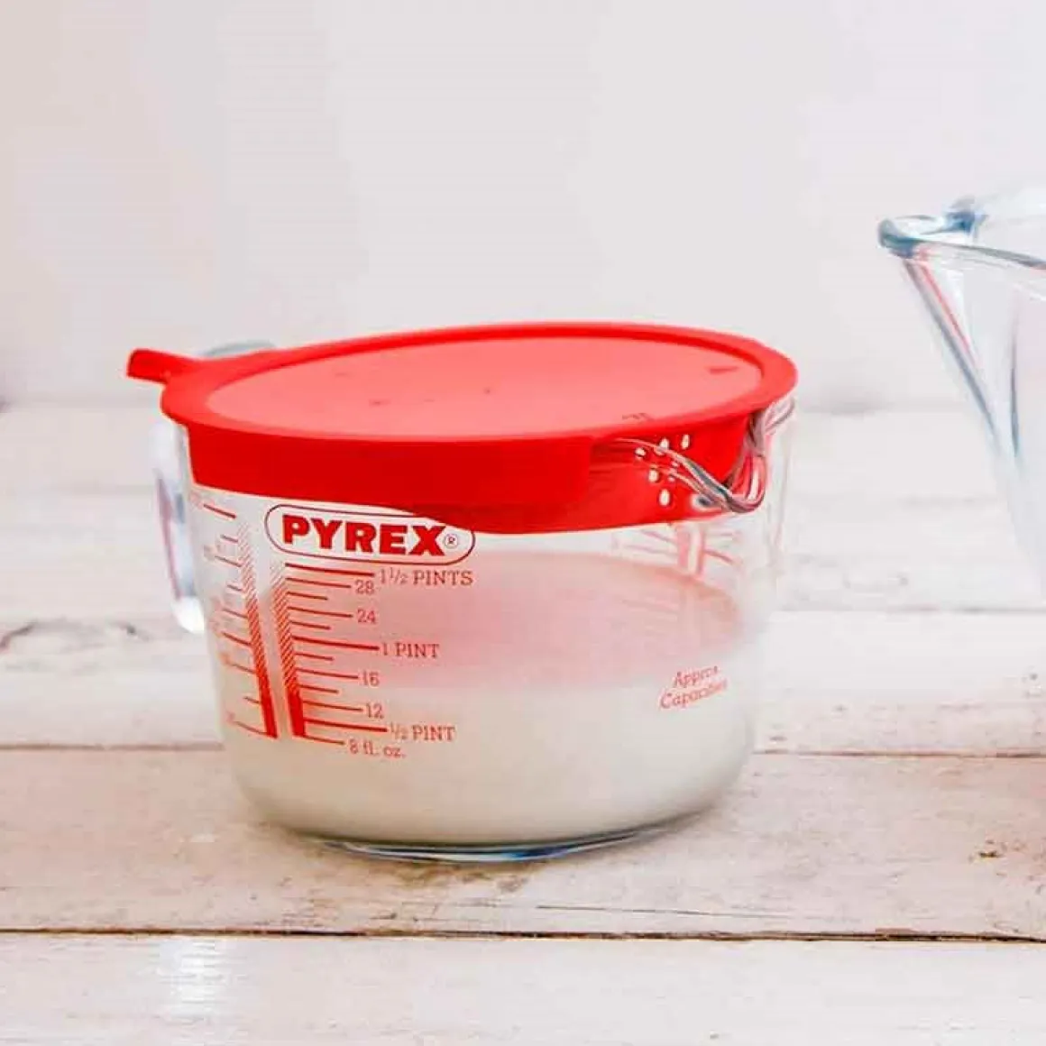 Jarra medidora Classic Pyrex con tapa 1L vidrio rojo