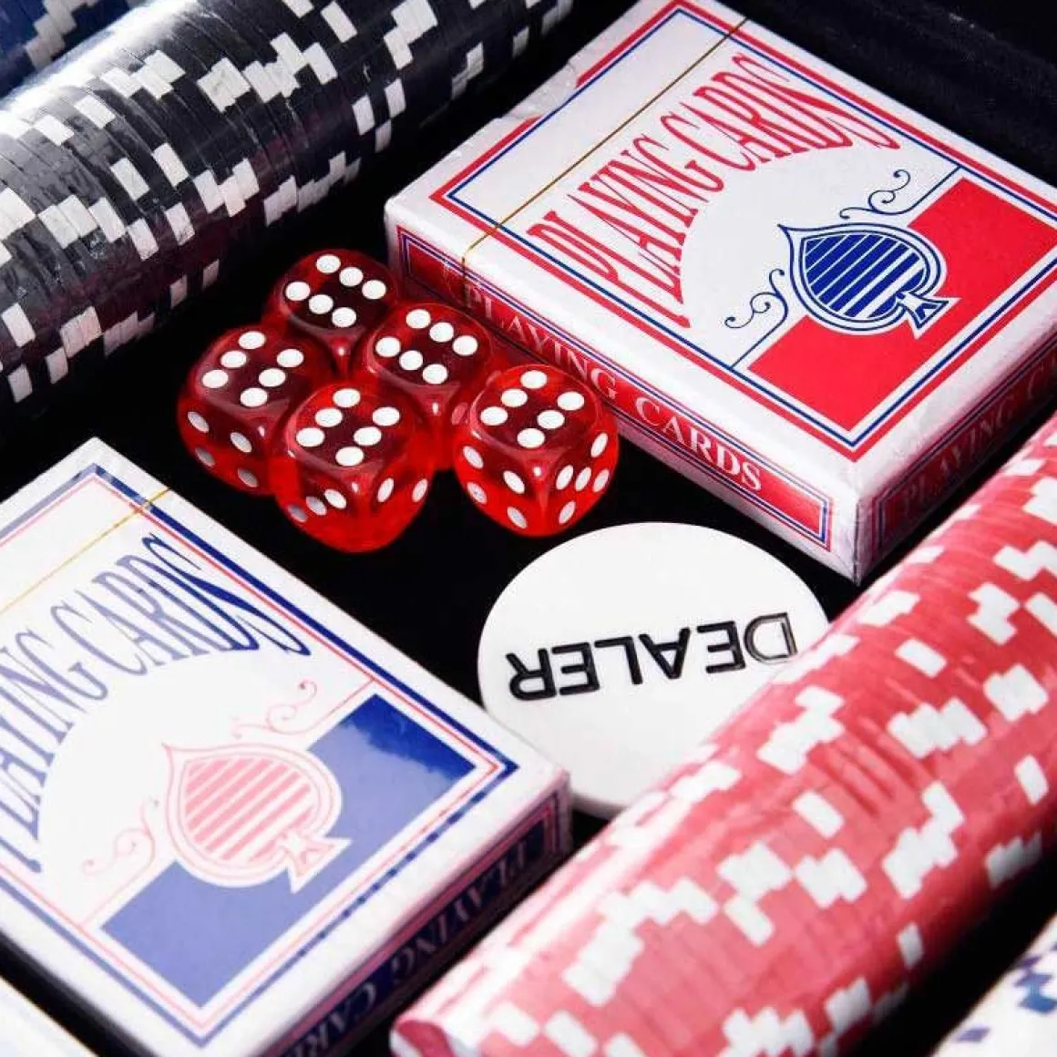 Juego de poker Homcom 300 fichas con maletín metálico
