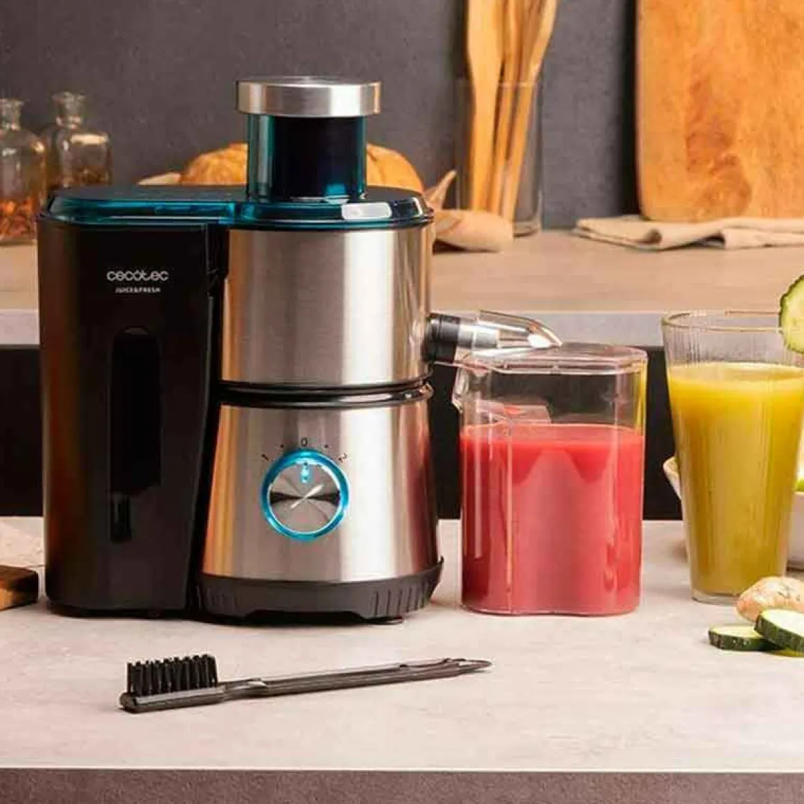 Licuadora orbital Juice&Fresh 400 Titan Black Cecotec 400W 2000 rpm 2 velocidades inox/negro