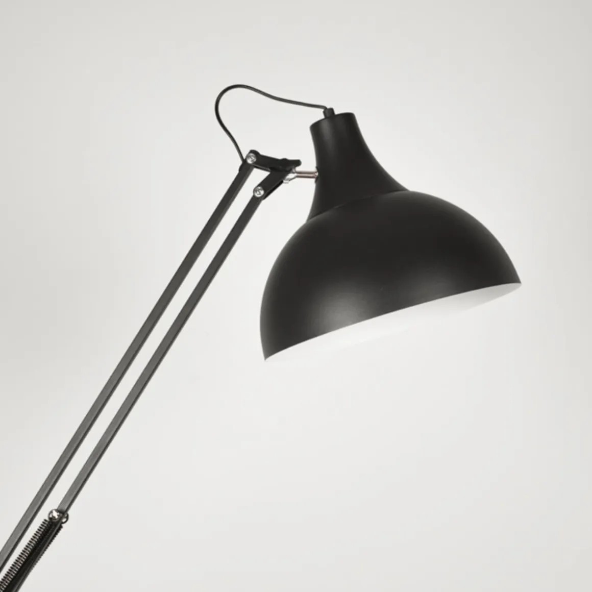 Lámpara de pie Antigona Lumit articulada con altura ajustable Ø30 cm