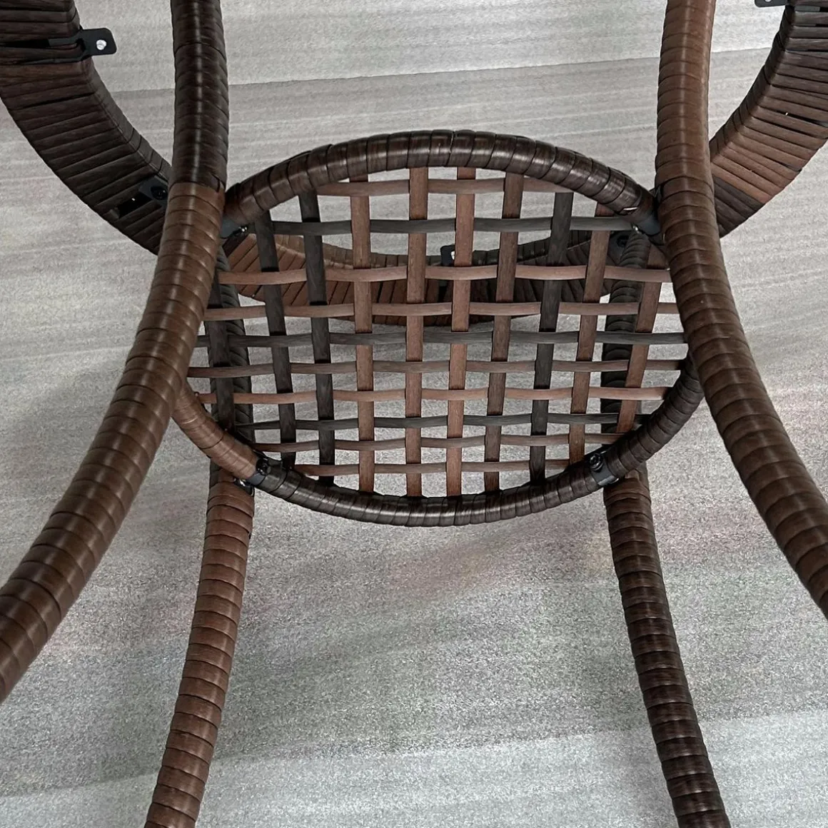 Mesa de exterior Palmer Outsunny con estante marrón Ø64x71 cm