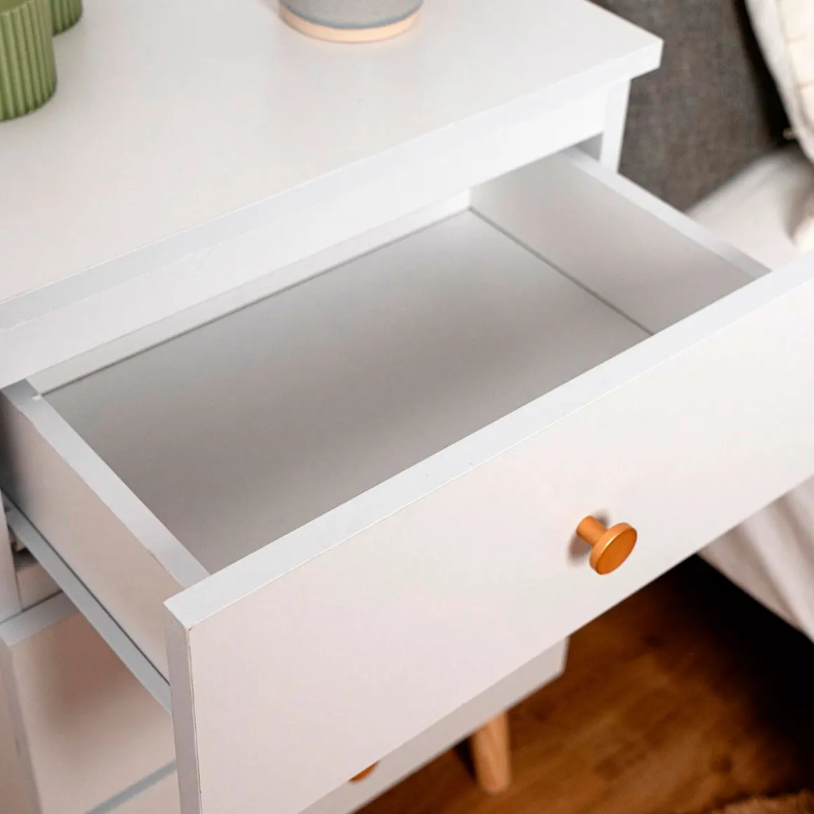 Mesita de noche MOA Vinthera 3 cajones blanco/madera 64,3x40x30 cm