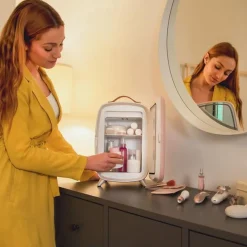 Nevera de cosméticos Cecotec Bamba CoolingBeauty 6000 Mirror 6L con espejo + LED