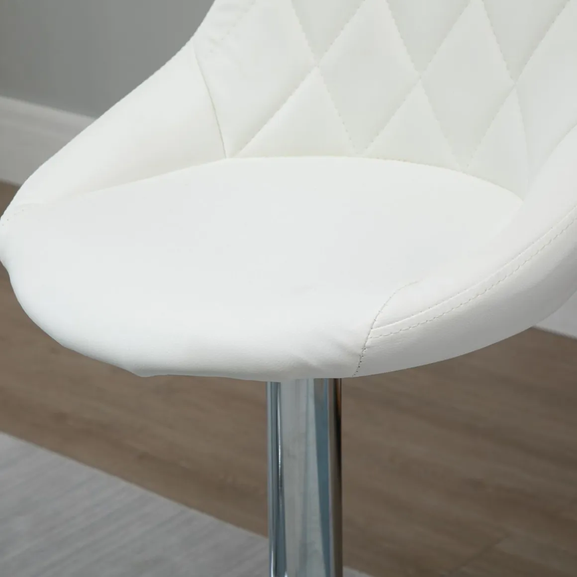 Pack de 2 taburetes Shangai Homcom altura regulable con reposapiés blanco 83-104x46x48 cm