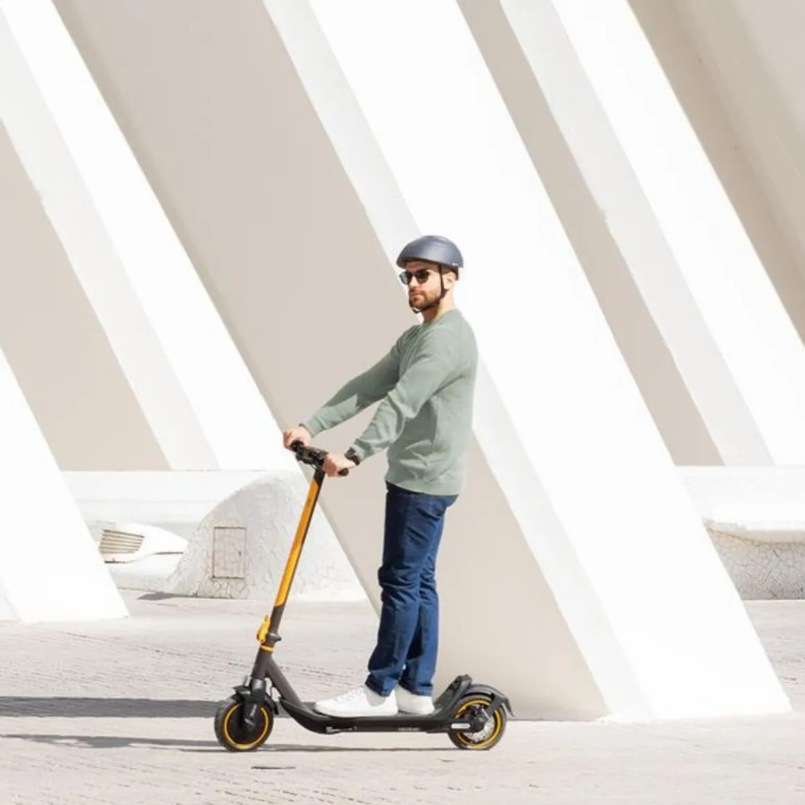 Patinete eléctrico Cecotec Bongo Serie M30 Connected 700W 30km homologado