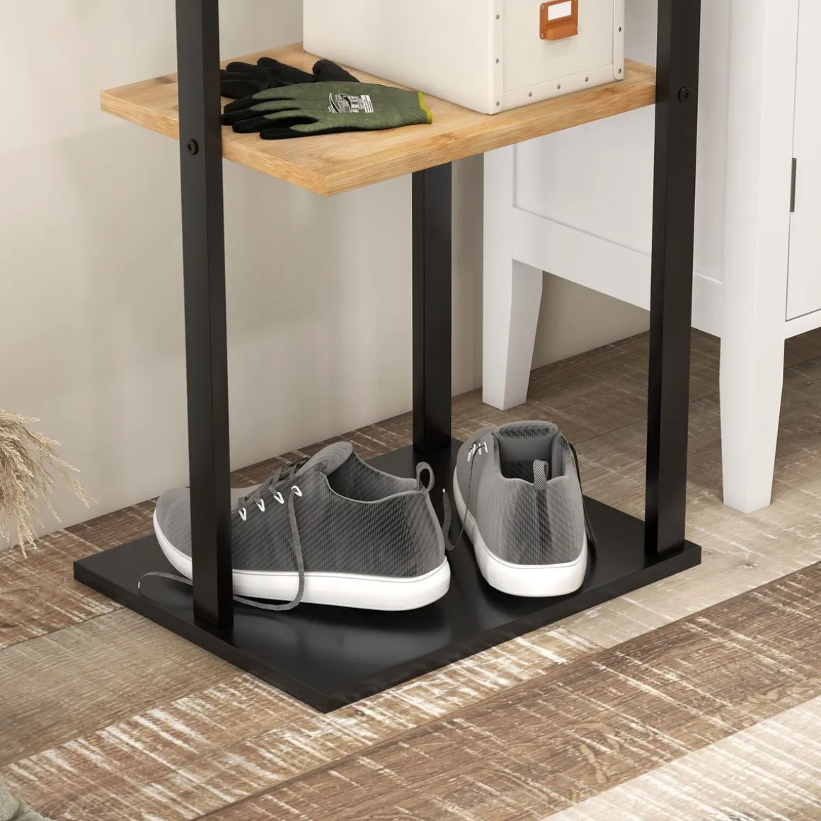 Perchero de pie Rima Homcom 2 estantes con 5 barras y ganchos natural/negro 153,5x46x28,5 cm