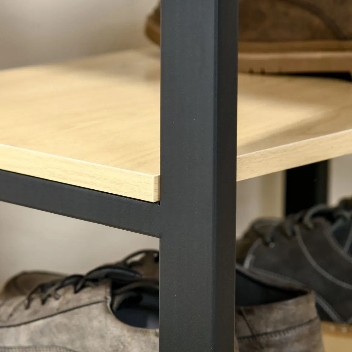 Perchero zapatero Filo Homcom 3 niveles + 4 ganchos negro/natural 175x60x40 cm