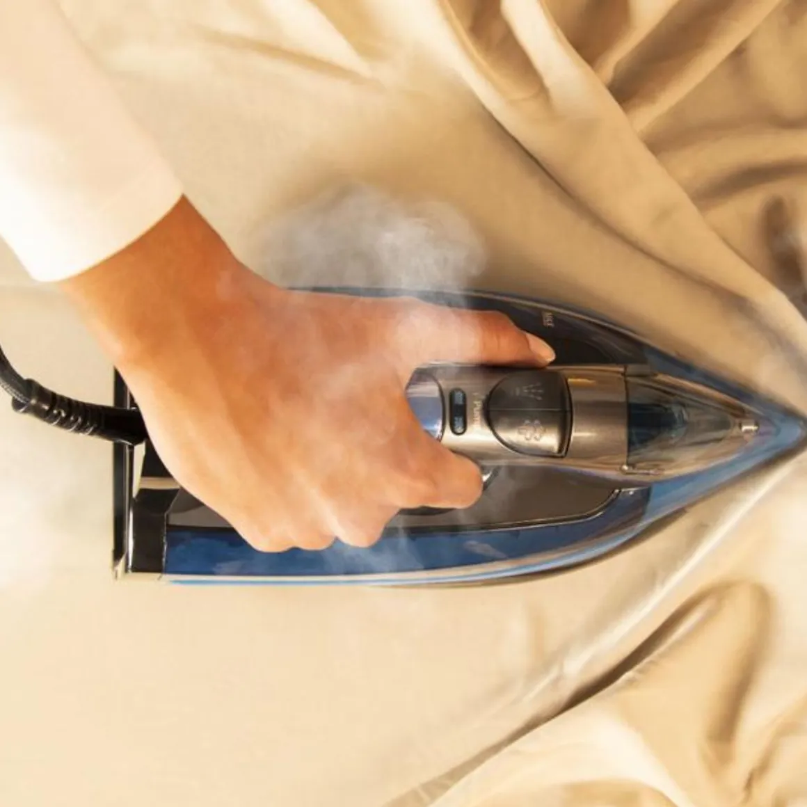Plancha de vapor Cecotec IronHero 3200 i-Pump Anodized 3200W 285 g/min negro