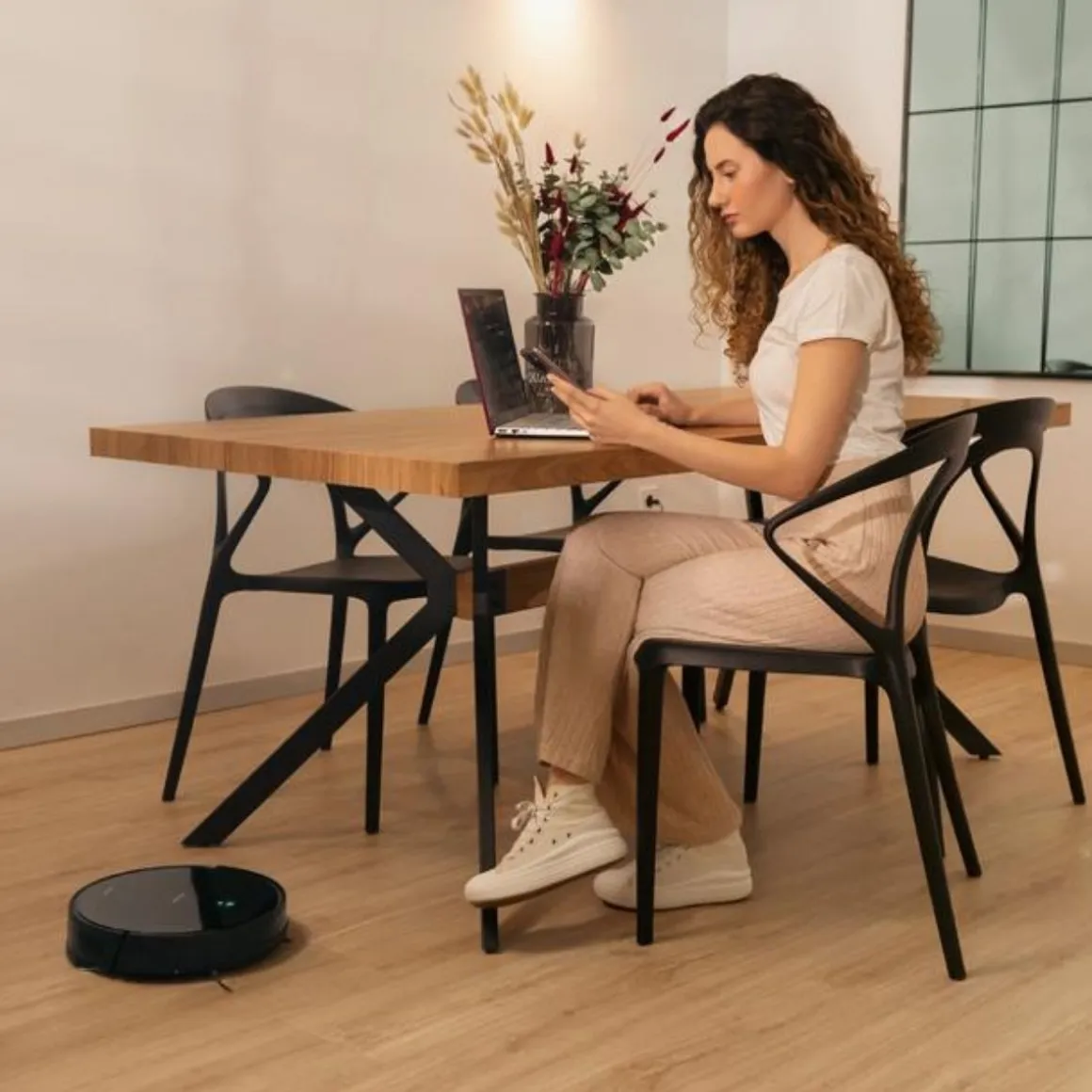 Robot aspirador Cecotec Conga M20 7000Pa base de carga WiFi 160m² negro