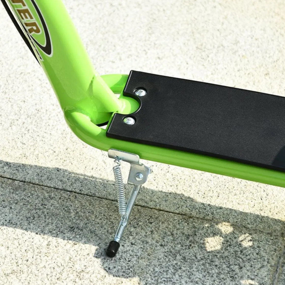 Scooter infantil Homcom con manillar regulable verde 80-85x52x117 cm