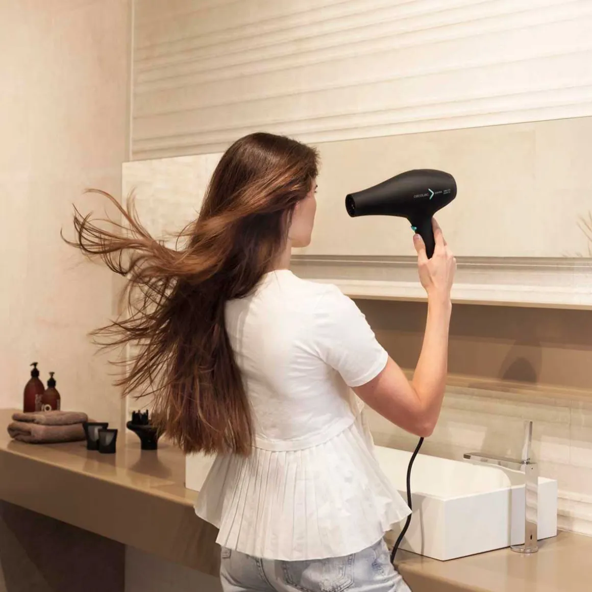 Secador de pelo Cecotec IoniCare 5350 PowerShine Ice 2600W tecnología Ion Real negro