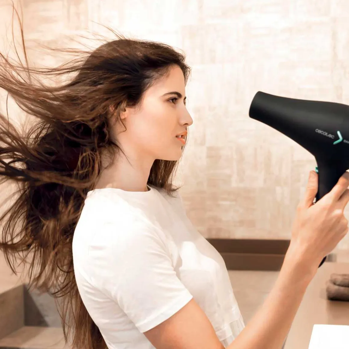Secador de pelo Cecotec IoniCare 5350 PowerShine Ice 2600W tecnología Ion Real negro