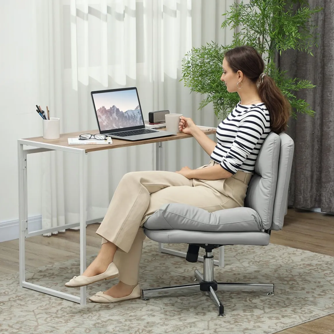 Silla de escritorio Pirineos Homcom basculante altura ajustable gris 84-94x65x65 cm