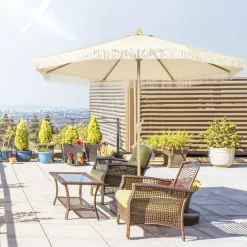 Sombrilla de jardín Estrella Outsunny con manivela y ángulo ajustable crema Ø265x244 cm