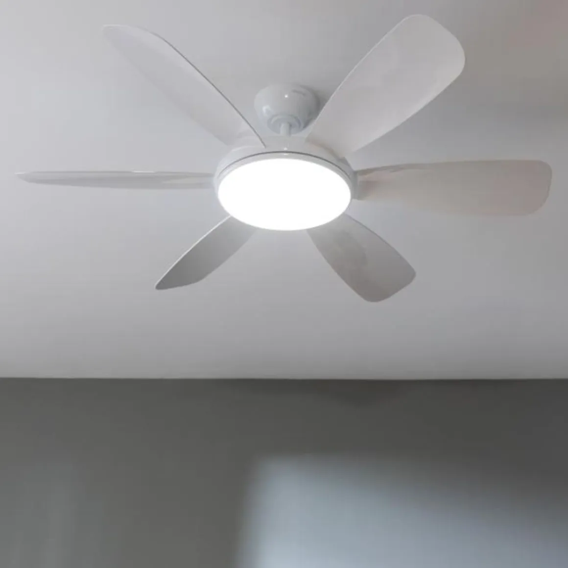 Ventilador de techo EnergySilence Aero 5200 55W 6 aspas con mando a distancia Ø132 cm