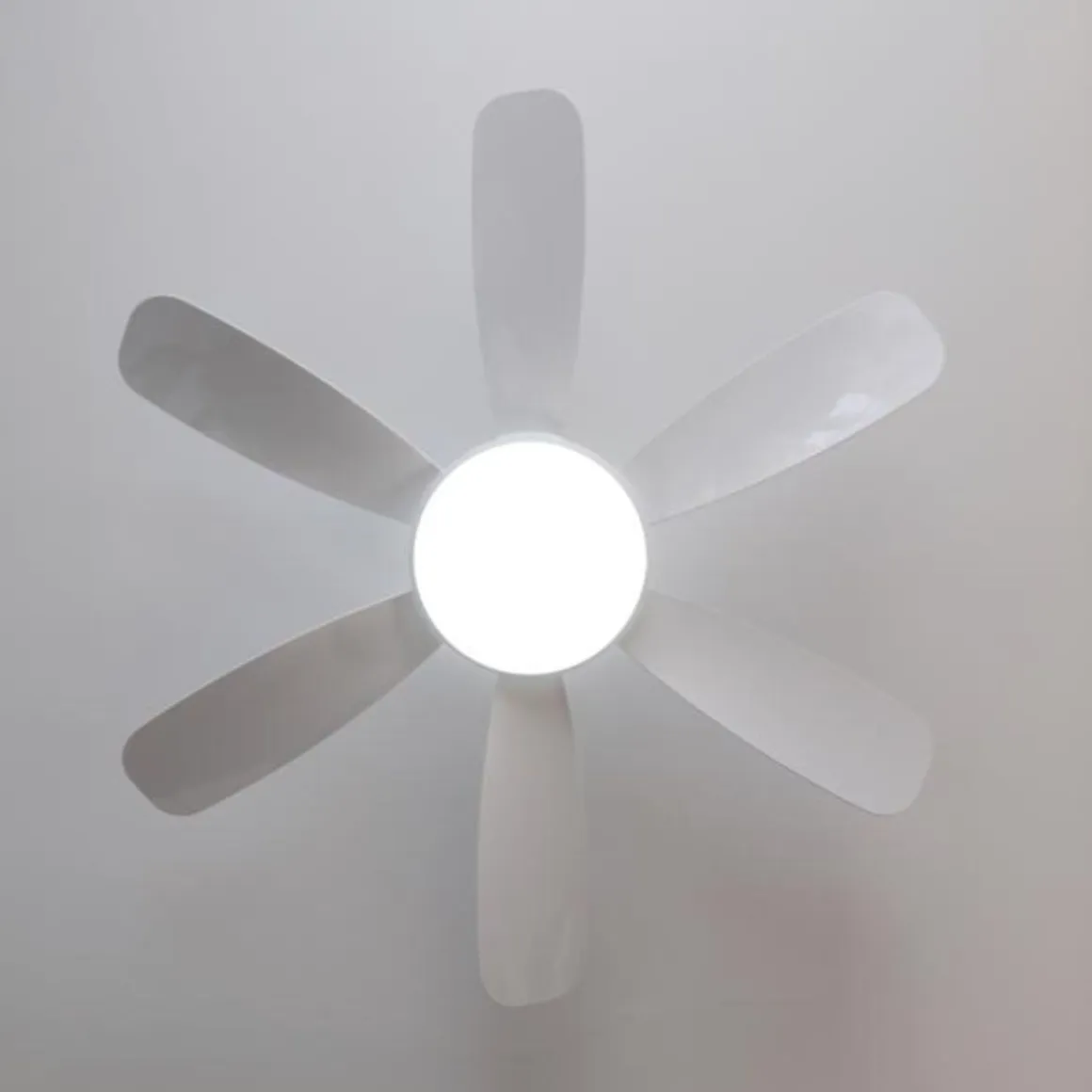 Ventilador de techo EnergySilence Aero 5200 55W 6 aspas con mando a distancia Ø132 cm